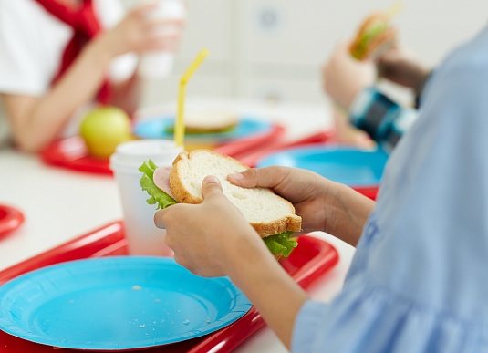 Зачем нужно обязательно измерять глюкозу перед каждым приемом пищи и перед сном при сахарном диабете 1 типа?